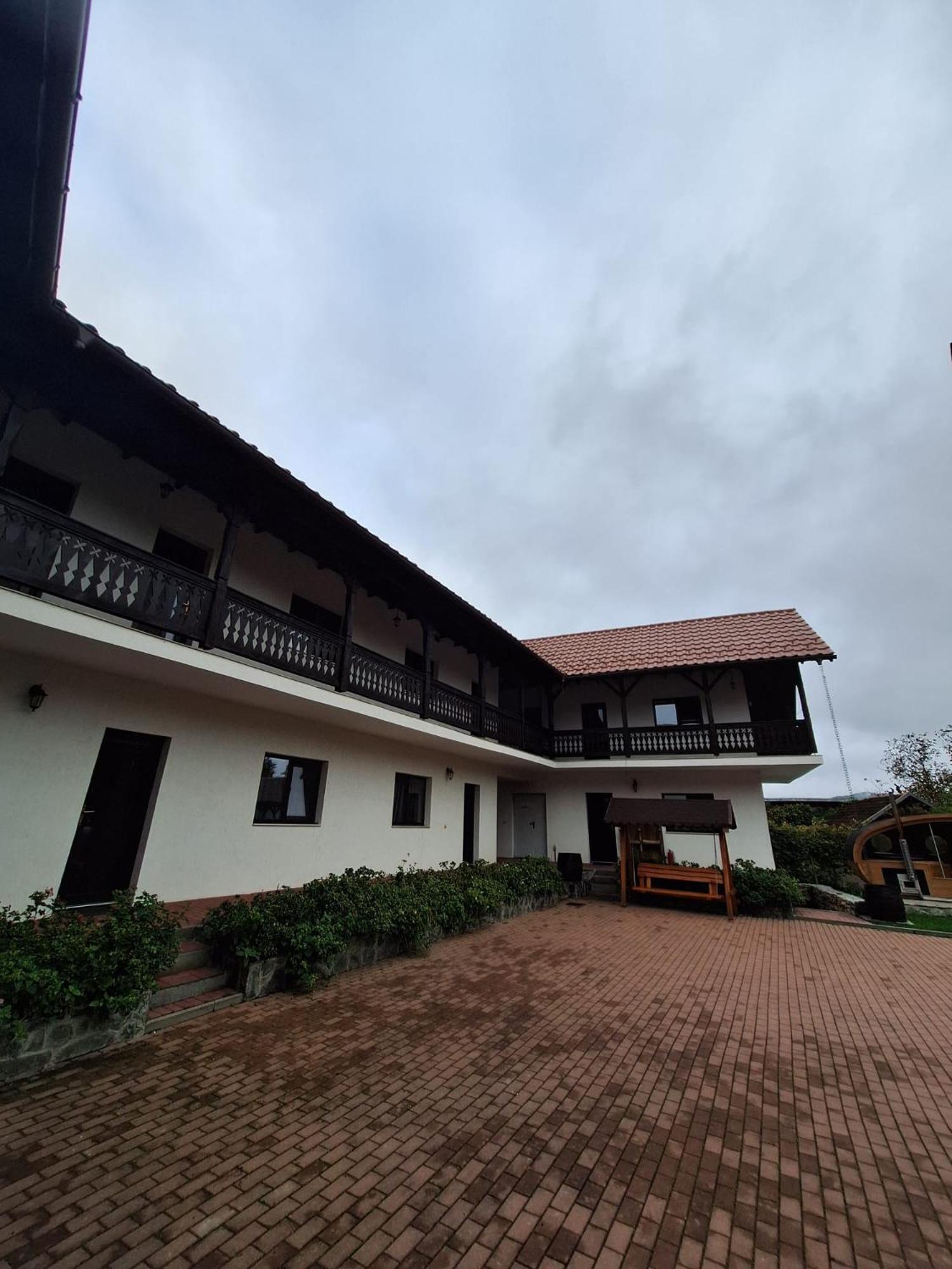 Pensiunea Alex Marga Luaran gambar